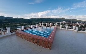 Apartamento moderno con piscina, vista a la montaña y ubicación privilegiada en San Gil